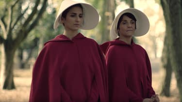 Florence Foresti et Géraldine Nakache dans la parodie de "La servante écarlate".