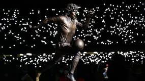 La statue de Maradona au stade de Naples
