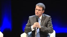 Valls persiste et signe sur l'emploi du mot apartheid