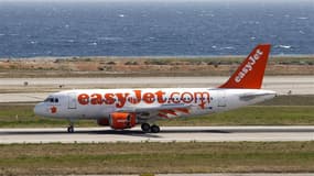 Le Syndicat national des pilotes de ligne (SNPL), qui avait appelé les pilotes sous contrat de travail français d'EasyJet à faire grève les mercredi 15, vendredi 17 et dimanche 19 août, a mis fin au mouvement jeudi. /Photo d'archives/REUTERS/Eric Gaillard