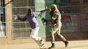 Les militaires ont été déployés dans les rues d'Harare, la capitale du Zimbabwe, alors que de nombreux manifestants s'opposent aux résultats annoncés des élections