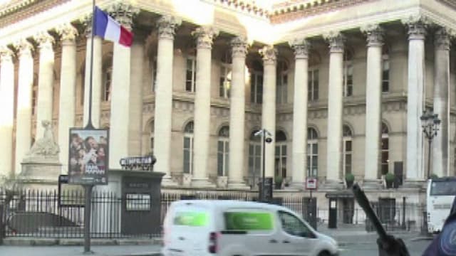 Gendarmes et policiers sont en faction devant tous les bâtiments officiels et les lieux jugés sensibles, comme les écoles confessionnelles ou lieux de culte. - BFMTV