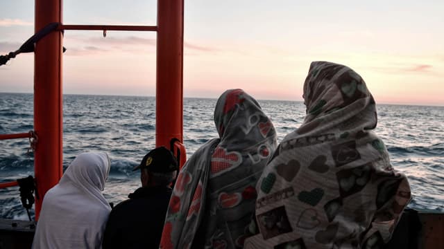 Migrants à bord de l'Aquarius.