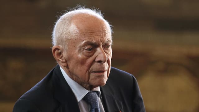 Michel Rocard, ancien Premier ministre de François Mitterrand, estime qu'Emmanuel Macron et Manuel Valls sont loin de l'Histoire.