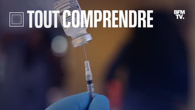 Un pharmacien vaccinant avec la nouvelle dose de vaccin contre le Covid-19, le 9 septembre 2022 à Chicago (États-Unis)