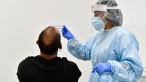 Dépistage du coronavirus dans un laboratoire de Barcelone, en Espagne, le 3 août 2020