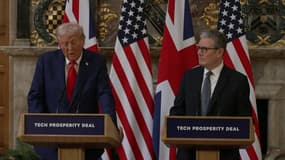 Donald Trump avec Keir Starmer lors d'une conférence de presse à Londres le 18 septembre 2025