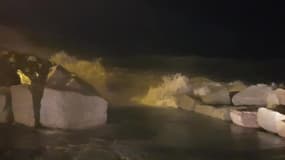 Tempête Ciara: une mer agitée à Agon-Coutainville - Témoins BFMTV