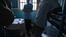 Des détenus dans une cellule de la prison de Fresnes, septembre 2022 