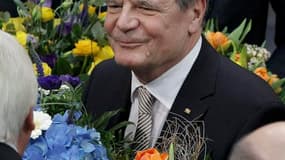Joachim Gauck a été élu dimanche à la présidence allemande au premier tour de scrutin après avoir reçu le soutien des principaux partis du pays. /Photo prise le 18 mars 2012/REUTERS/Thomas Peter