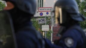 Des policiers déployés à Nanterre (Hauts-de-Seine), après la mort de Nahel, un adolescent de 17 ans tué par un tir de la police.