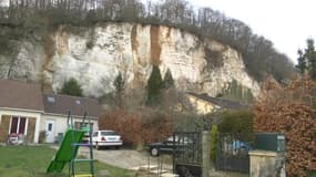 Ils sont obligés de quitter leur maison à cause d'une falaise qui s'effondre