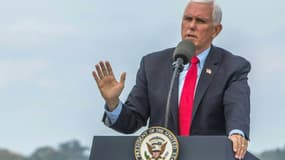 Mike Pence s'adresse aux participants d'un meeting à Greensboro (Caroline du Nord) le 27 octobre 2020