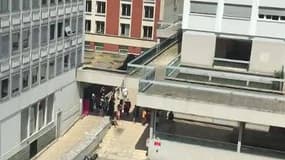 Appartement en feu dans le 15e arrondissement de Paris - Témoins BFMTV