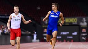 Armand Duplantis célèbre sa victoire sur 100m dans son duel avec Karsten Warholm, le 4 septembre 2024 à Zurich