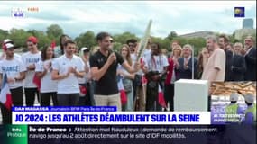 Paris 2024: de nombreux athlètes sur la Seine pour présenter la torche olympique