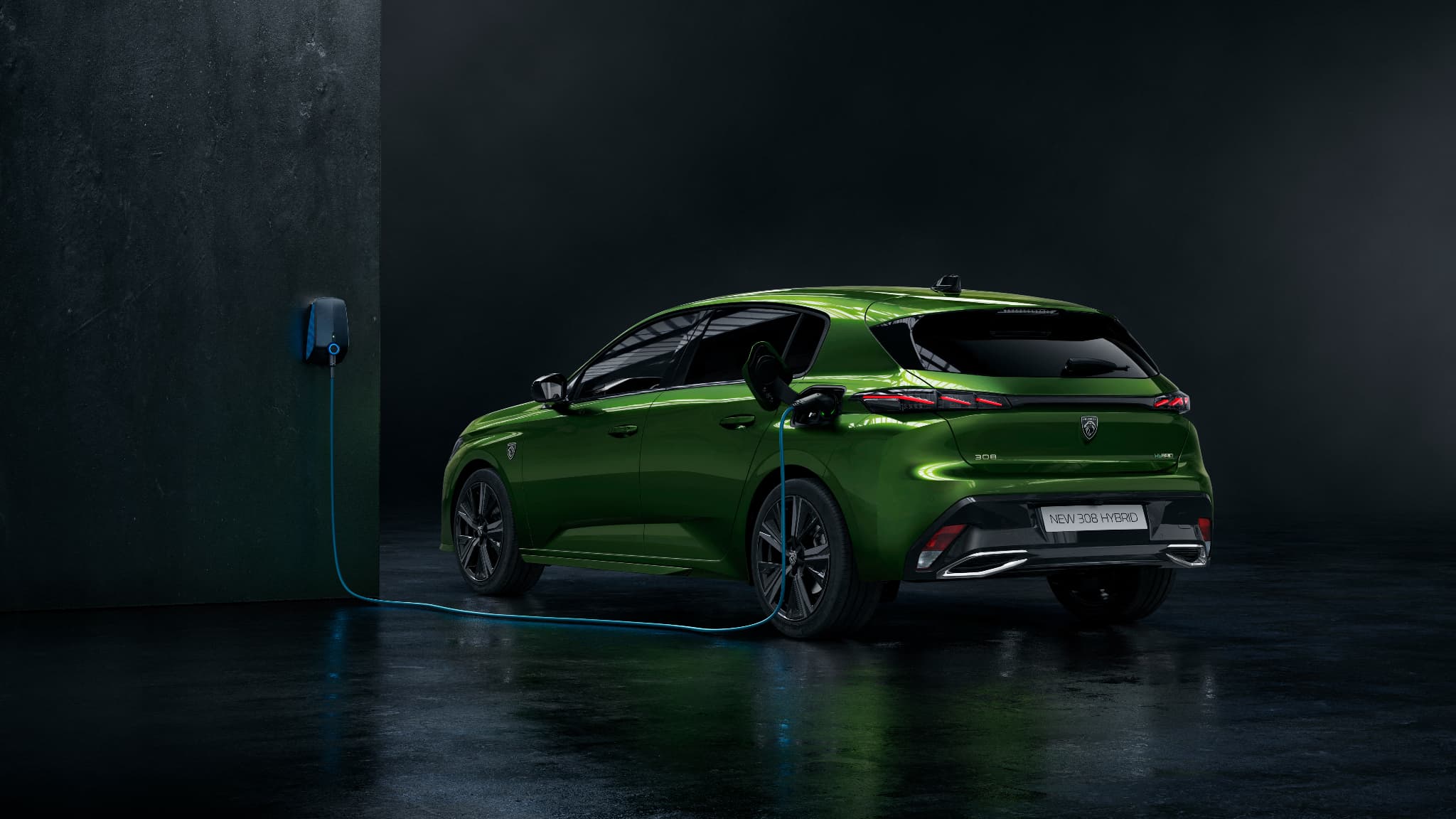 La nouvelle 308 disposera d'une version hybride rechargeable avec au choix deux puissances, 180 ou 225 chevaux, et une soixantaine de kilomètres en tout électrique. La nouvelle 308 disposera d'une version hybride rechargeable avec au choix deux puissances, 180 ou 225 chevaux, et une soixantaine de kilomètres en tout électrique.