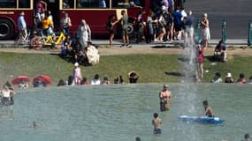 Parmi les mesures préconisées par le gouvernement aux employeurs pour protéger les salariés de la canicule, figure notamment le décalage des horaires pour effectuer les tâches lourdes aux heures les moins chaudes.