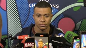Kylian Mbappé en zone mixte après Barça-PSG, à Barcelone le 16 avril 2024