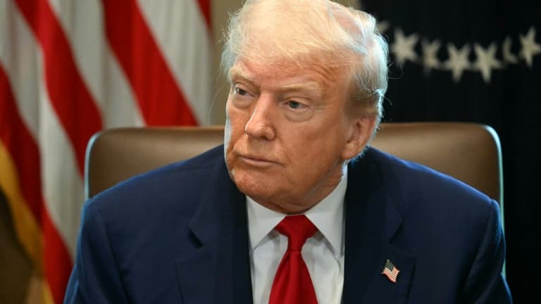Le président américain Donald Trump lors d'une réunion de son gouvernement à la Maison Blanche, le 30 avril 2025 à Washington
