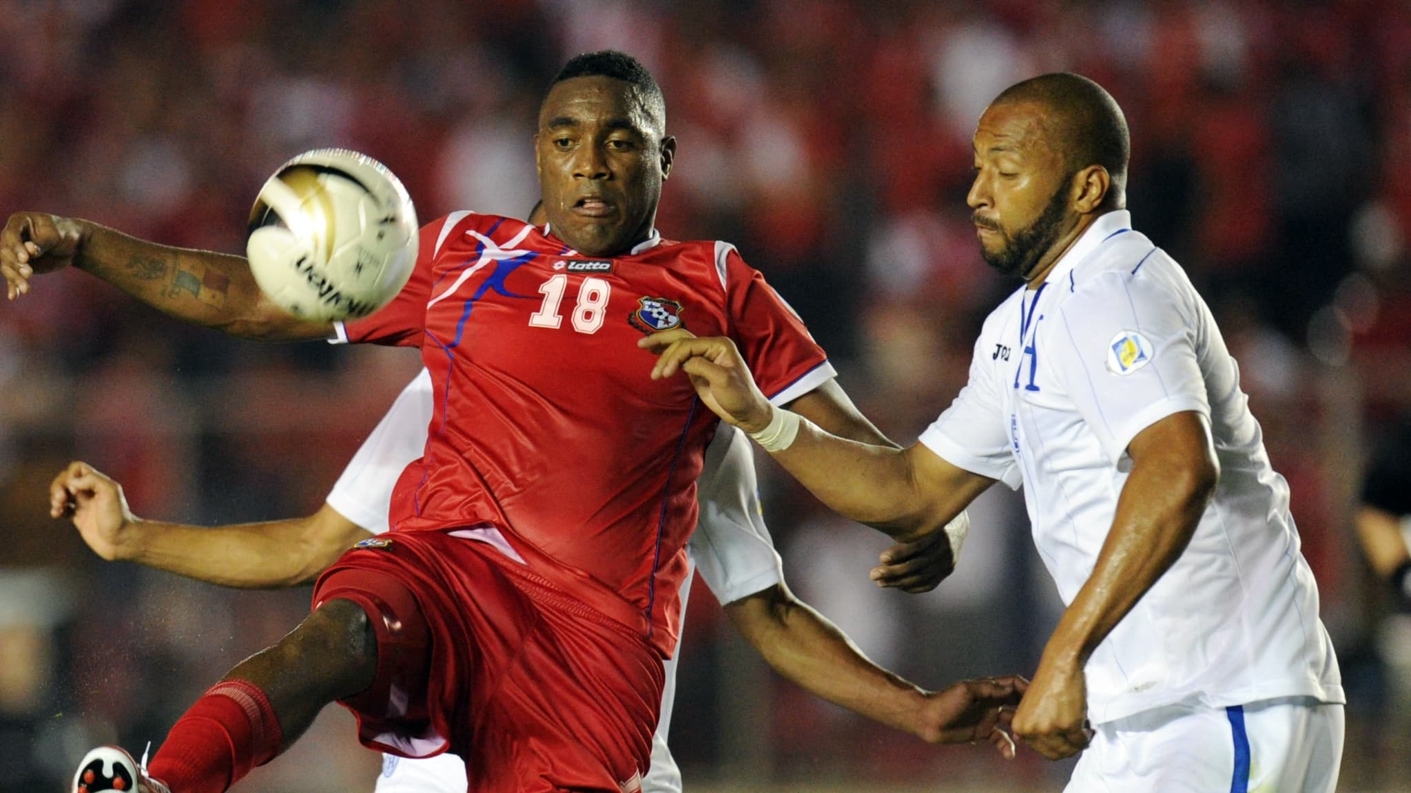 Luis Tejada avec le Panama face au Honduras en 2013