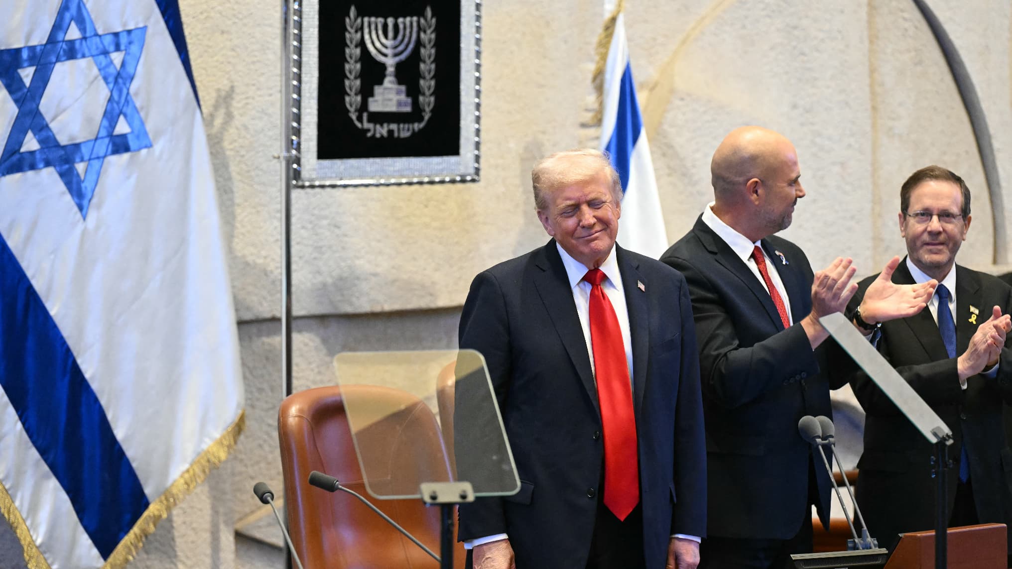 DONALD TRUMP OVATIONNÉ AU PARLEMENT ISRAÉLIEN APRÈS LA LIBÉRATION DES DERNIERS OTAGES À GAZA