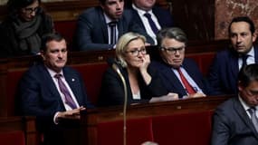 Les députés du FN dénoncent l'imposture du projet de loi Asile et immigration