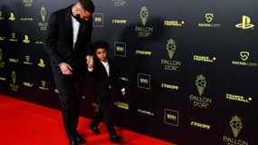 Karim Benzema et son fils Ibrahim lors de la dernière cérémonie du Ballon d'or. 