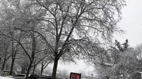 Indre : neige à Châteauroux, les flocons recouvrent l’église Saint-André de Châteauroux - Témoins BFMTV