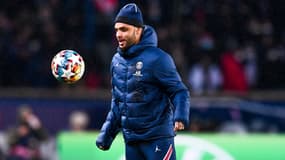 Layvin Kurzawa pendant l'échauffement du PSG, le 15 février 2022