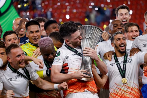 Declan Rice avec le trophée de la C4 le 7 juin 2023.