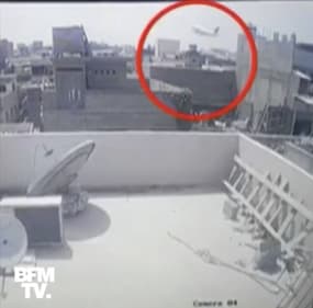 Crash à Karachi: une caméra de vidéosurveillance filme la chute de l'avion en pleine ville