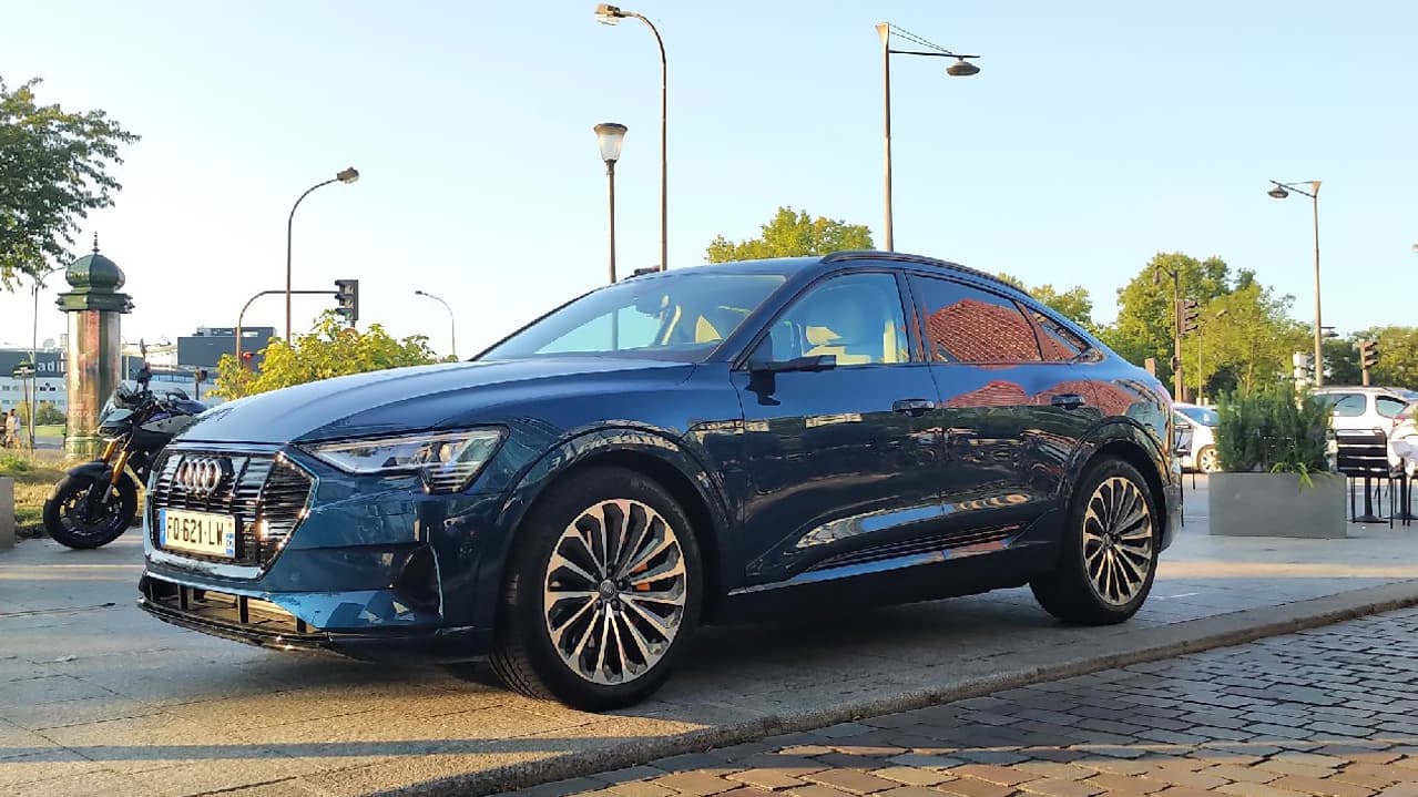 Dans notre version d'essai, l'Audi E-Tron 55 Quattro Sportback affiche 400 chevaux. Dans notre version d'essai, l'Audi E-Tron 55 Quattro Sportback affiche 400 chevaux.