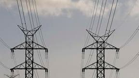 La consommation d'énergie et les émissions de dioxyde de carbone ont baissé en France l'an dernier, selon le ministère de l'Ecologie et de l'Energie. La facture énergétique de la France a diminué d'un tiers à 38 milliards d'euros. /Photo d'archives/REUTER