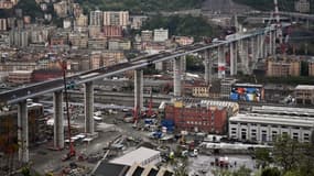 Le dernier tronçon du pont, long d'environ 1 km, a été posé fin avril et depuis les travaux de finition et les tests de sécurité se sont succédé pour permettre son inauguration finale.
