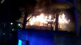 Spectaculaire incendie à Villenave d’Ornon (Gironde) - Témoins BFMTV