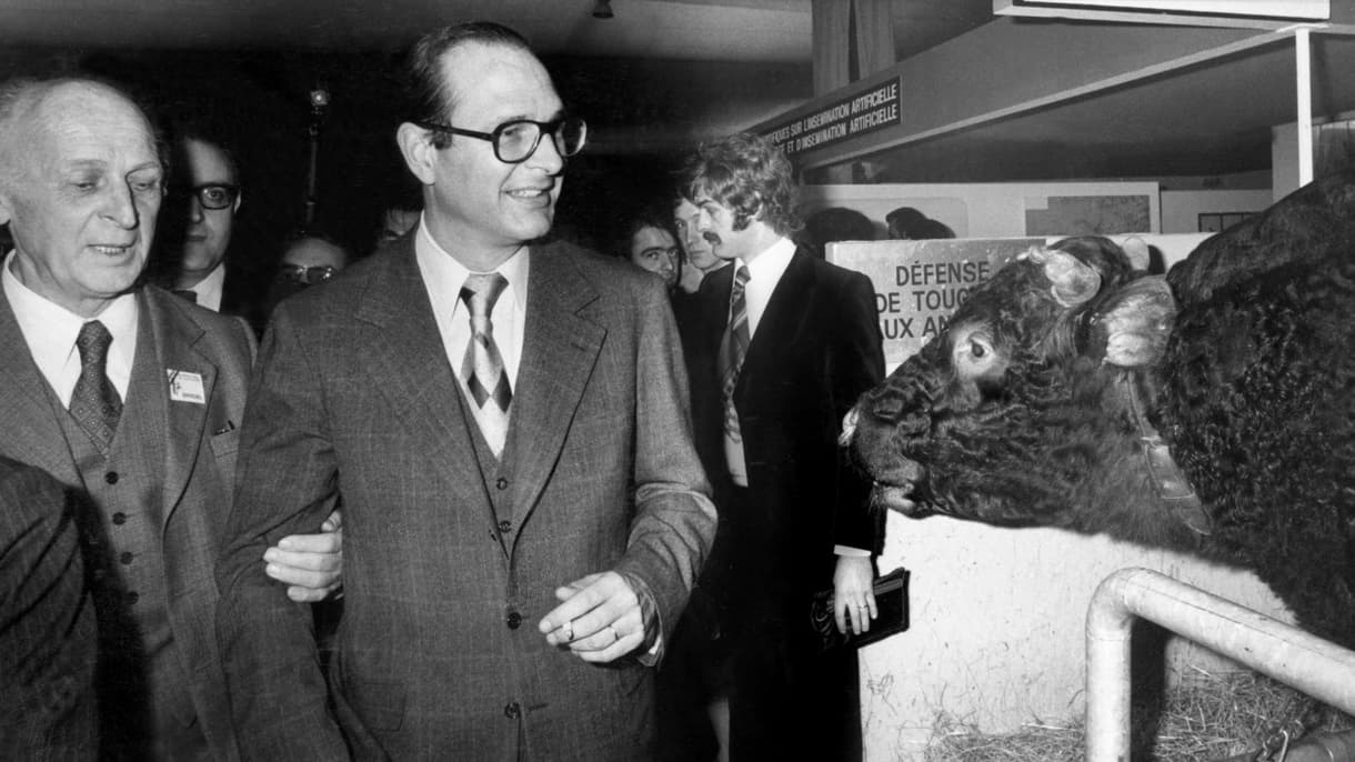 Jacques Chirac, alors Premier ministre, lors de sa visite au Salon de l'Agriculture le 12 mars 1976.