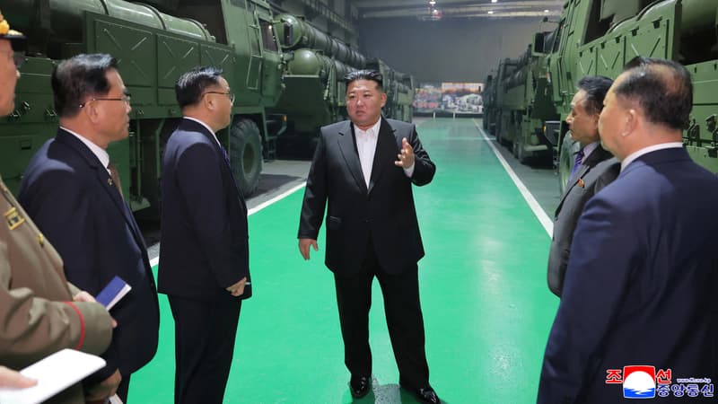 L'artillerie nord-coréenne pourrait faire 10.000 victimes en une heure: le dictateur Kim Jong Un vante la "puissance dévastatrice" de ses nouveaux lance-roquettes