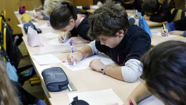 Des enfants dans une école primaire parisienne, en octobre 2014.