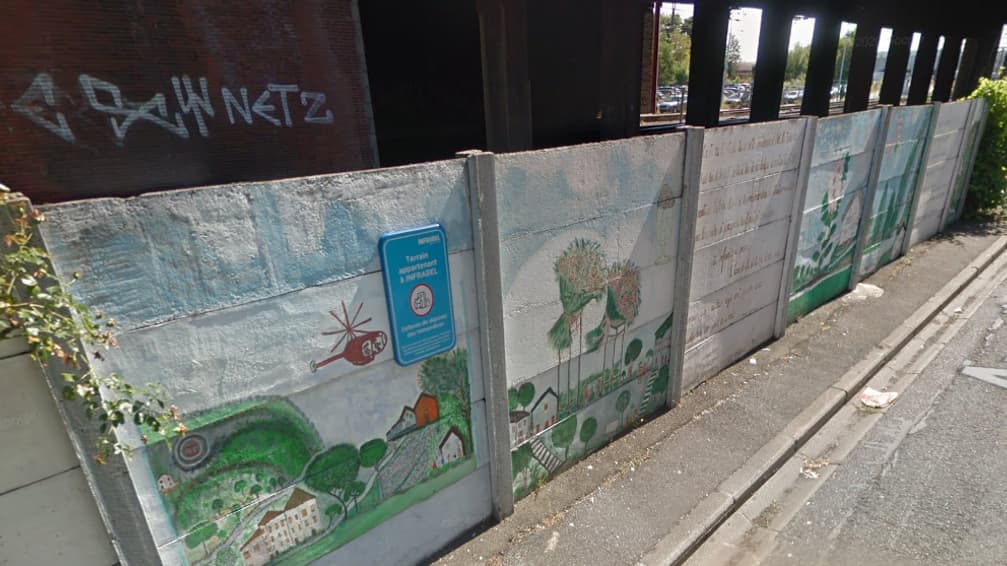 Les peintures situées en face de l'ancienne maison de Marc Dutroux 