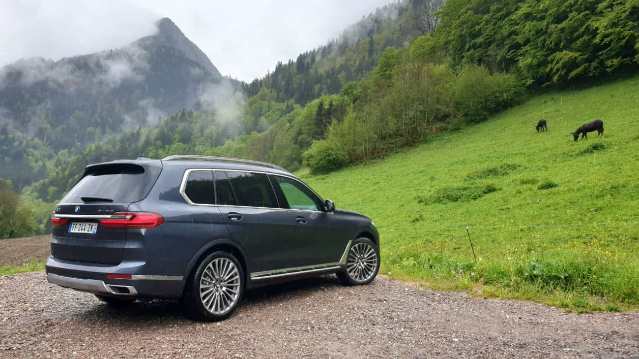 Avec ses 5,15 mètres de long, ce X7 se range tout simplement tout en haut de la gamme BMW. Avec ses 5,15 mètres de long, ce X7 se range tout simplement tout en haut de la gamme BMW.