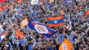 Les supporters de Montpellier, massés sur la Place de la Comédie, suivent depuis un écran géant le match devant couronner leur équipe à Auxerre, le 20 mai 2012