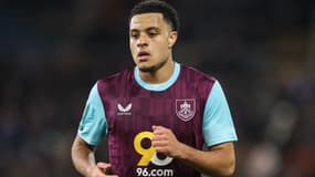 CJ Egan-Riley avec Burnley en janvier 2025