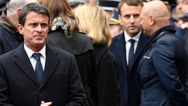 Manuel Valls et, au second plan, Emmanuel Macron, lors de l'hommage national au policier tué sur les Champs-Elysées.
