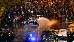 La police intervient à la sortie du stade Vassil-Levski après Bulgarie-Hongrie (2-2, qualifs Euro 2024), le 16 novembre 2023
