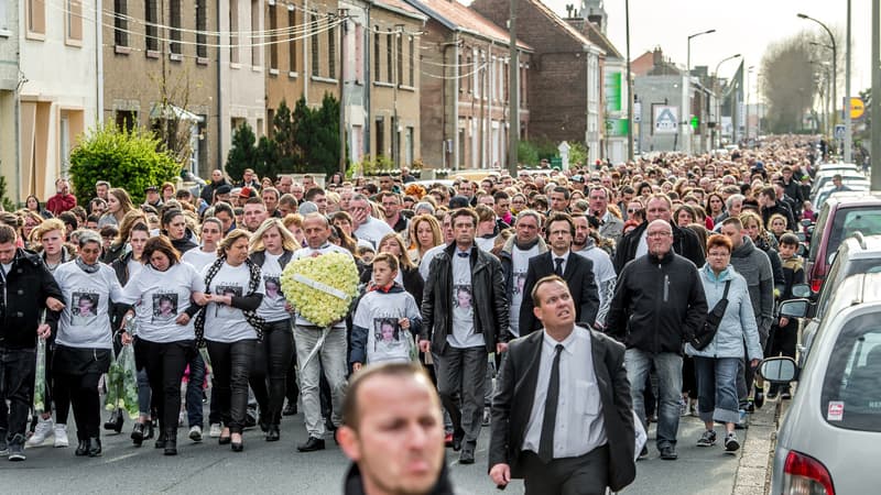 La marche blanche organisée en mémoire de Chloé, jeudi 16 avril 2015.