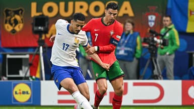William Saliba au duel avec Cristiano Ronaldo lors de France-Portugal, quart de finale de l'Euro, 5 juillet 2024
