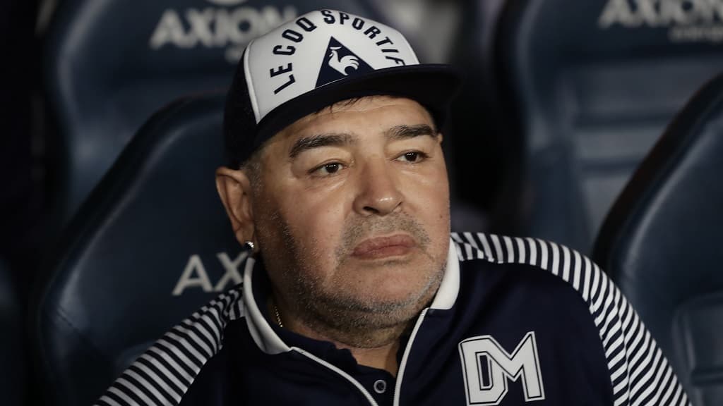 LA GUERRE POUR L'HÉRITAGE CONTINUE DE FAIRE RAGE: L'AVOCAT ET DEUX SOEURS DE DIEGO MARADONA ACCUSÉS DE FRAUDE