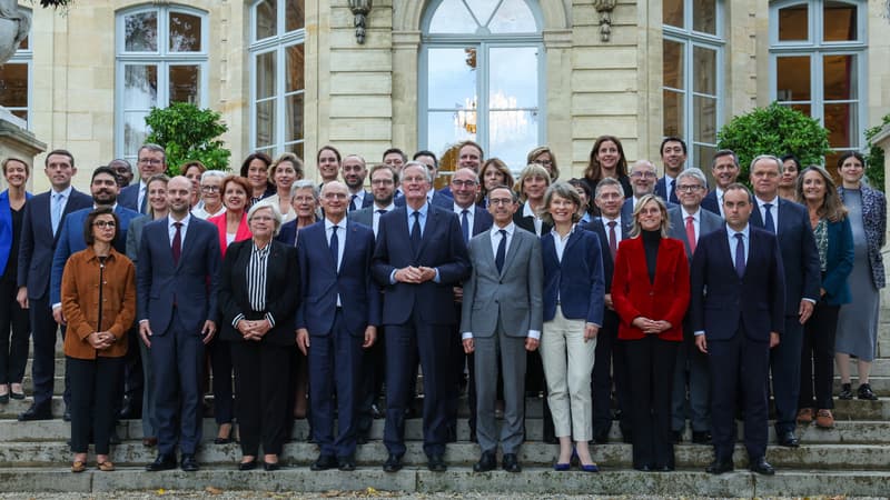 Michel Barnier réunit ses ministres pour la photo officielle de son gouvernement