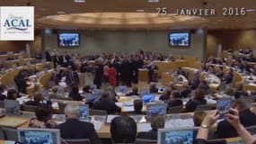 Les élus FN rendent leur iPhone lundi 25 janvier lors de la séance du conseil régional en ACAL